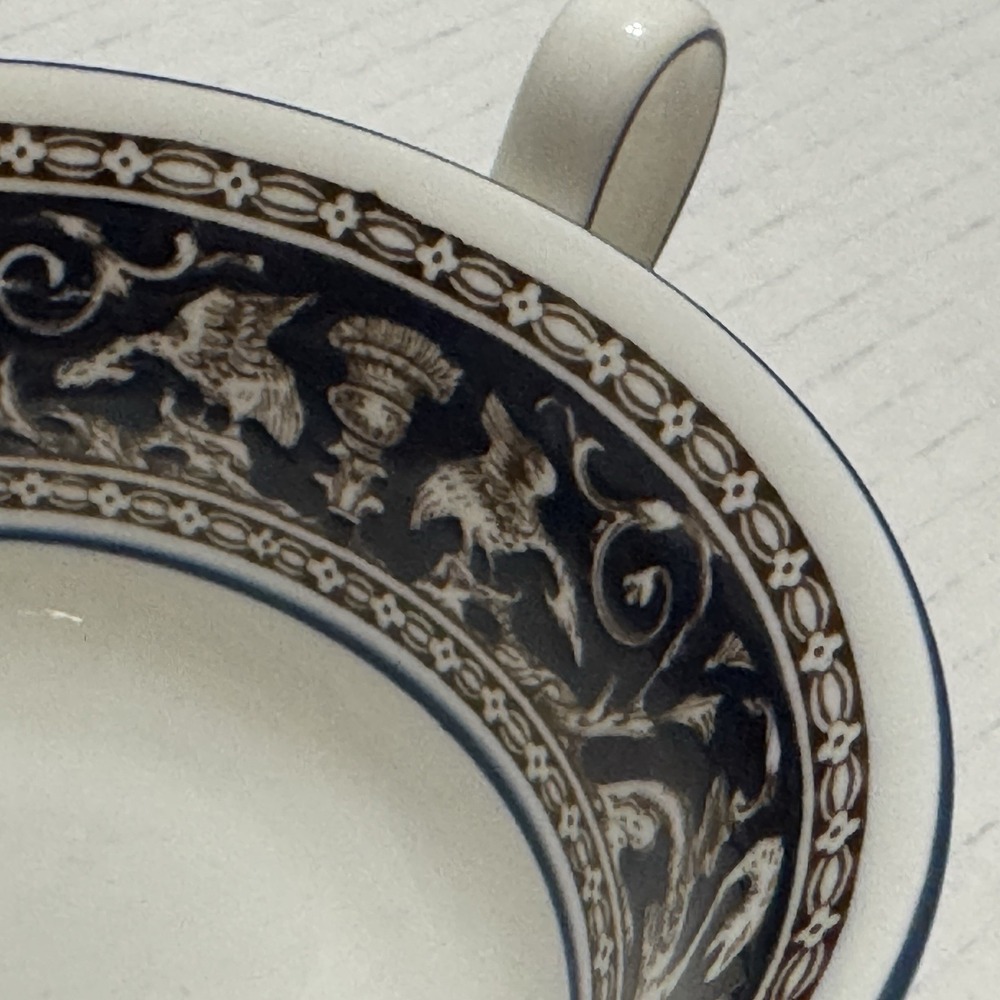 Set 2 Wedgwood Florentine Tea Coffee Cups Mugs Griffin Dark Navy Blue W1956 Vtg - Picture 6 of 8